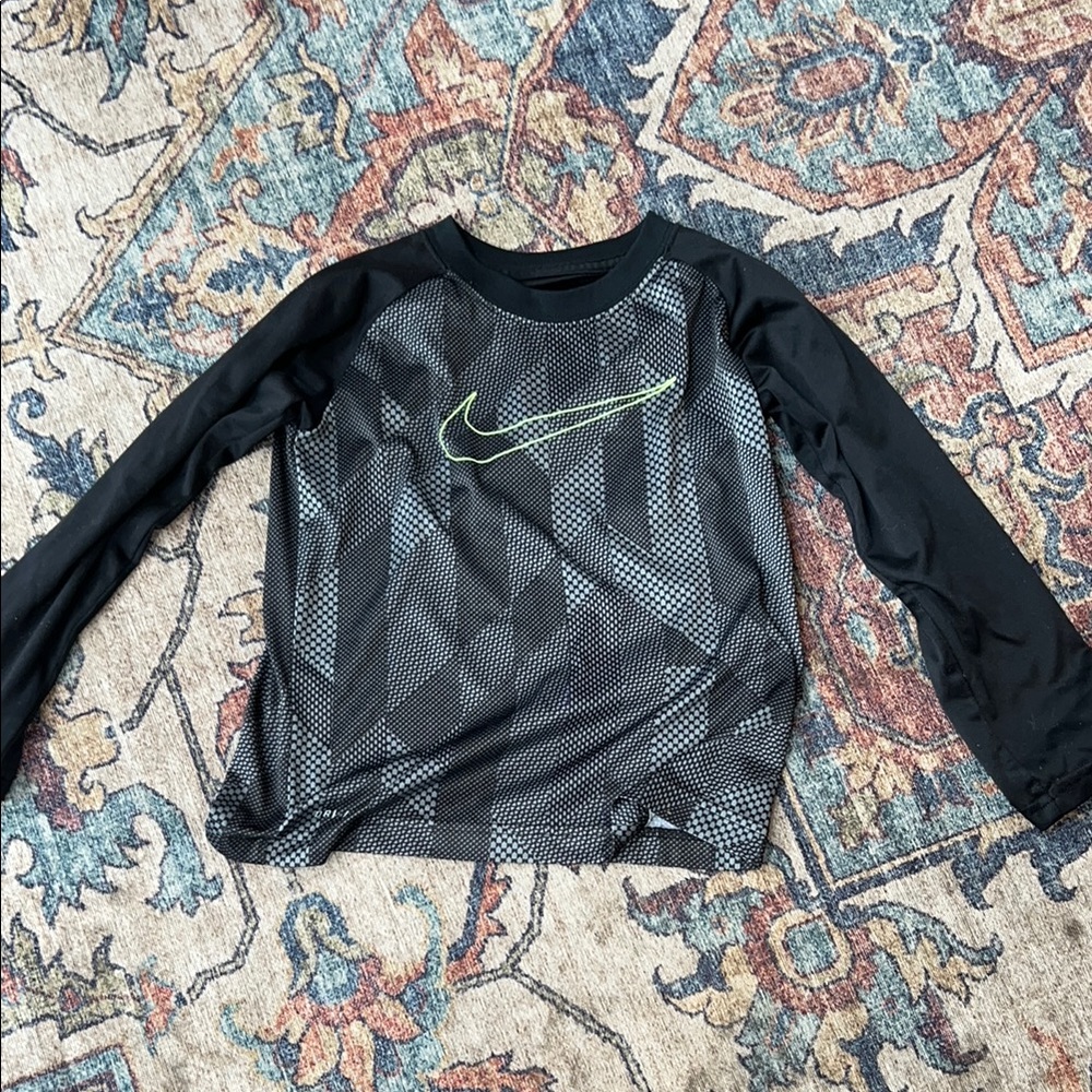Nike gray first layer shirt size 7 for kids